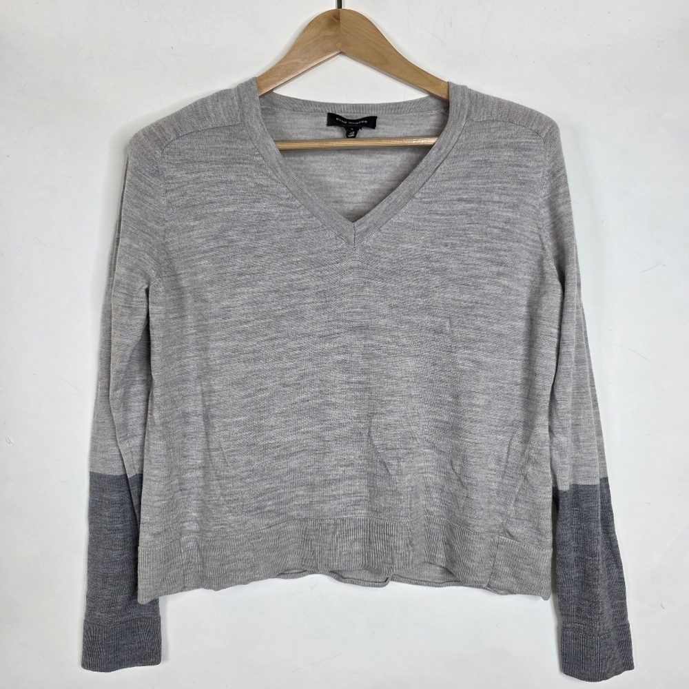 Club Monaco knit fine wool Vneck pullover
